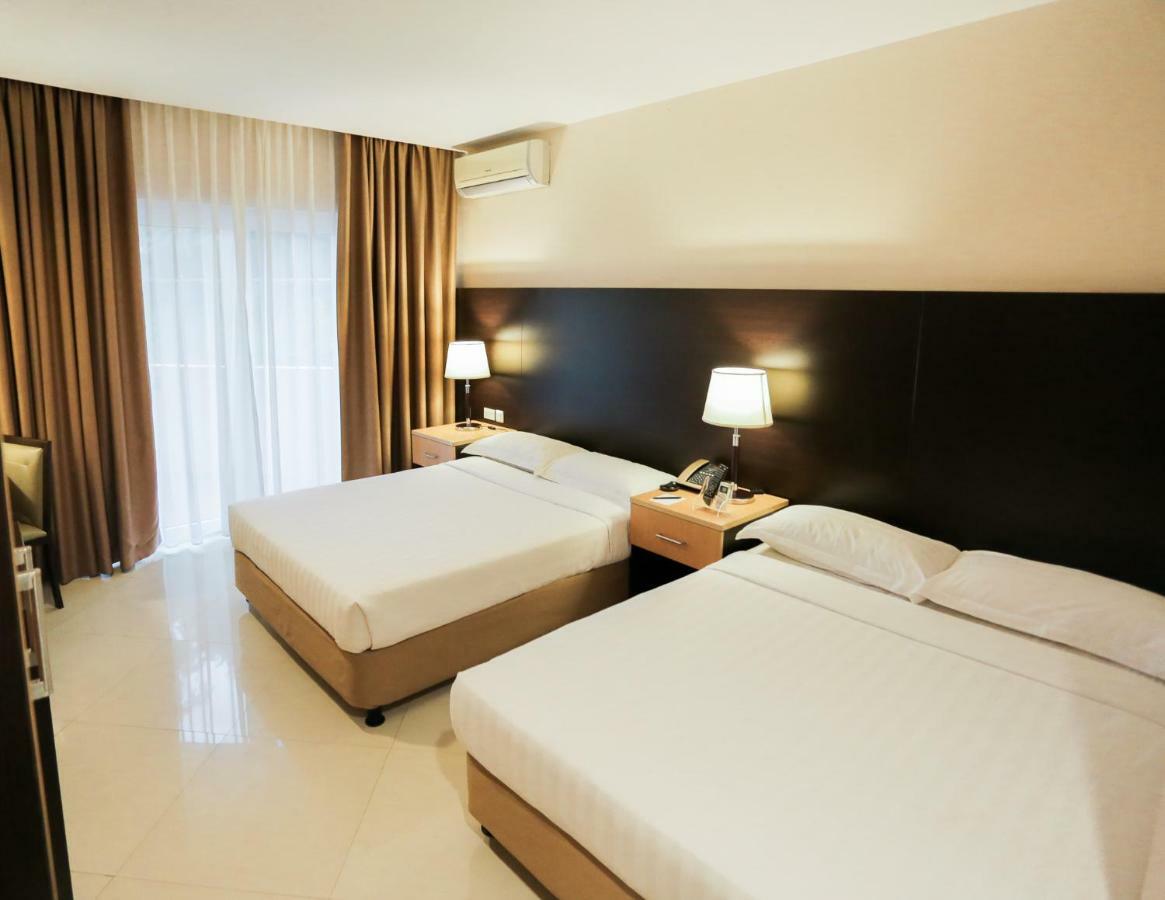 The Lake Hotel Tagaytay Tagaytay City Bagian luar foto
