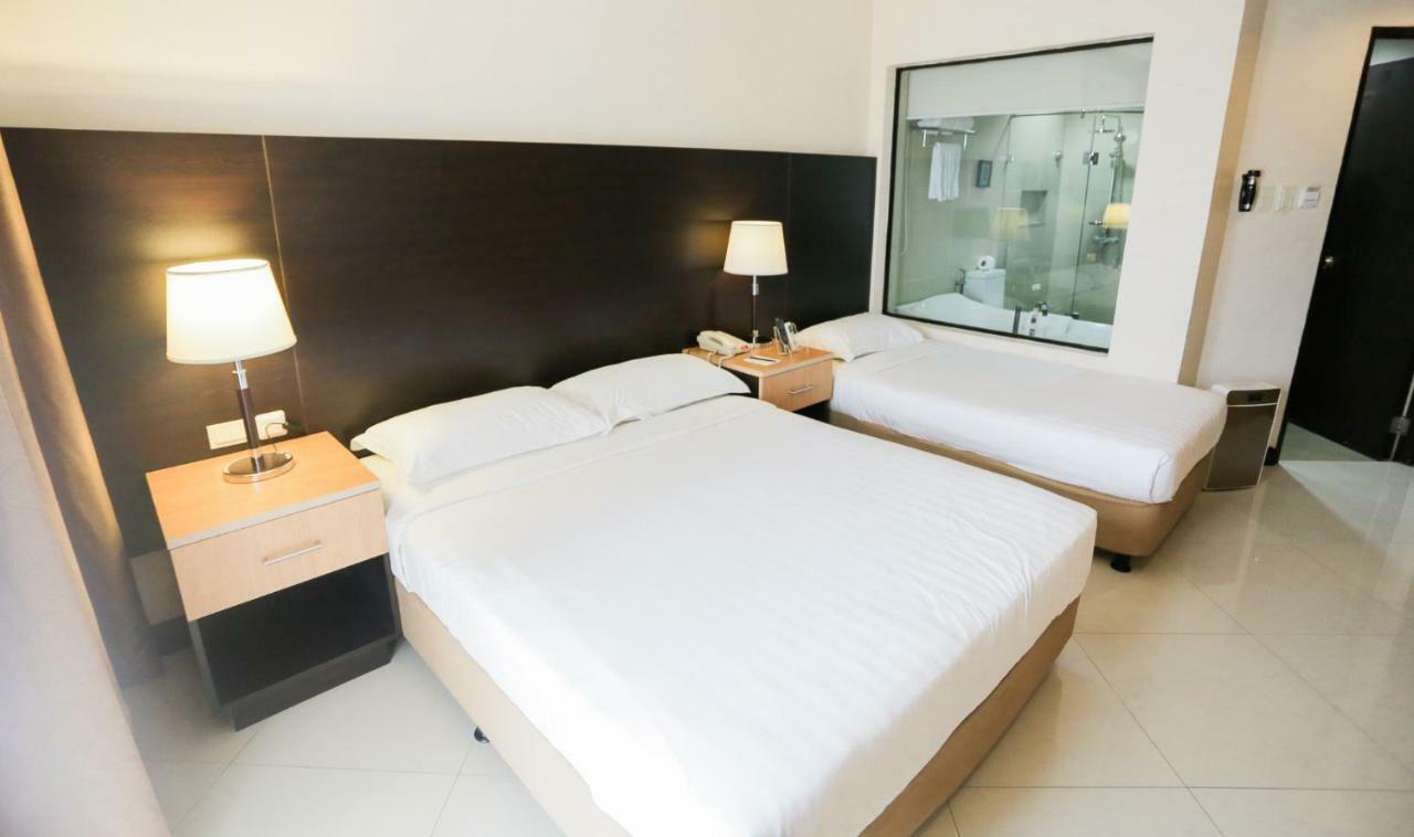 The Lake Hotel Tagaytay Tagaytay City Bagian luar foto