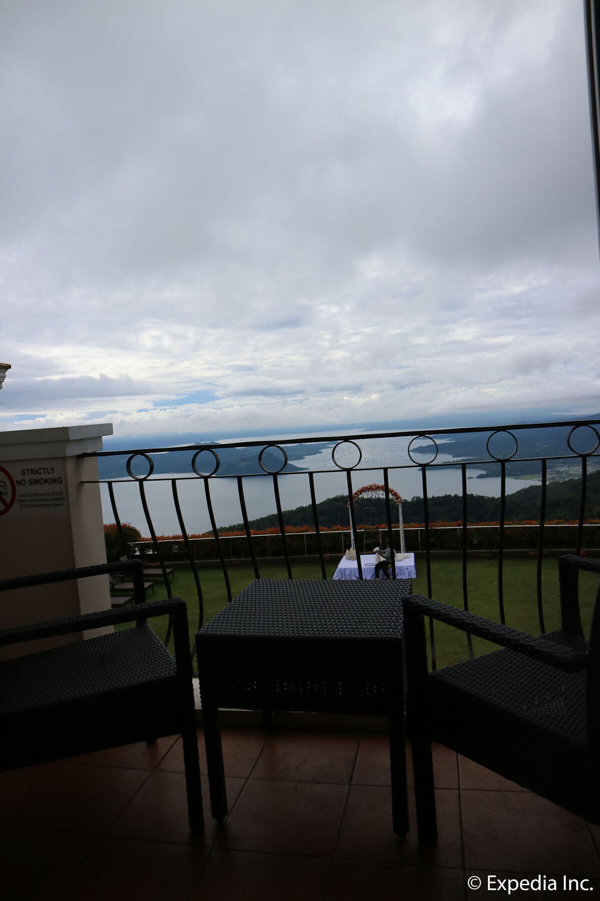 The Lake Hotel Tagaytay Tagaytay City Bagian luar foto