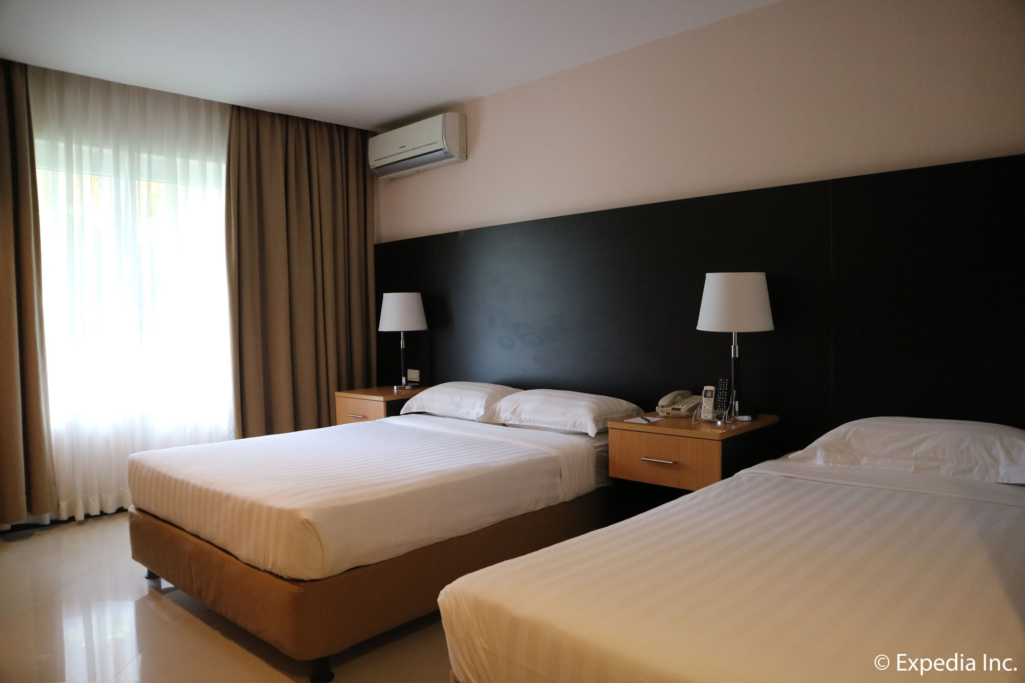 The Lake Hotel Tagaytay Tagaytay City Bagian luar foto