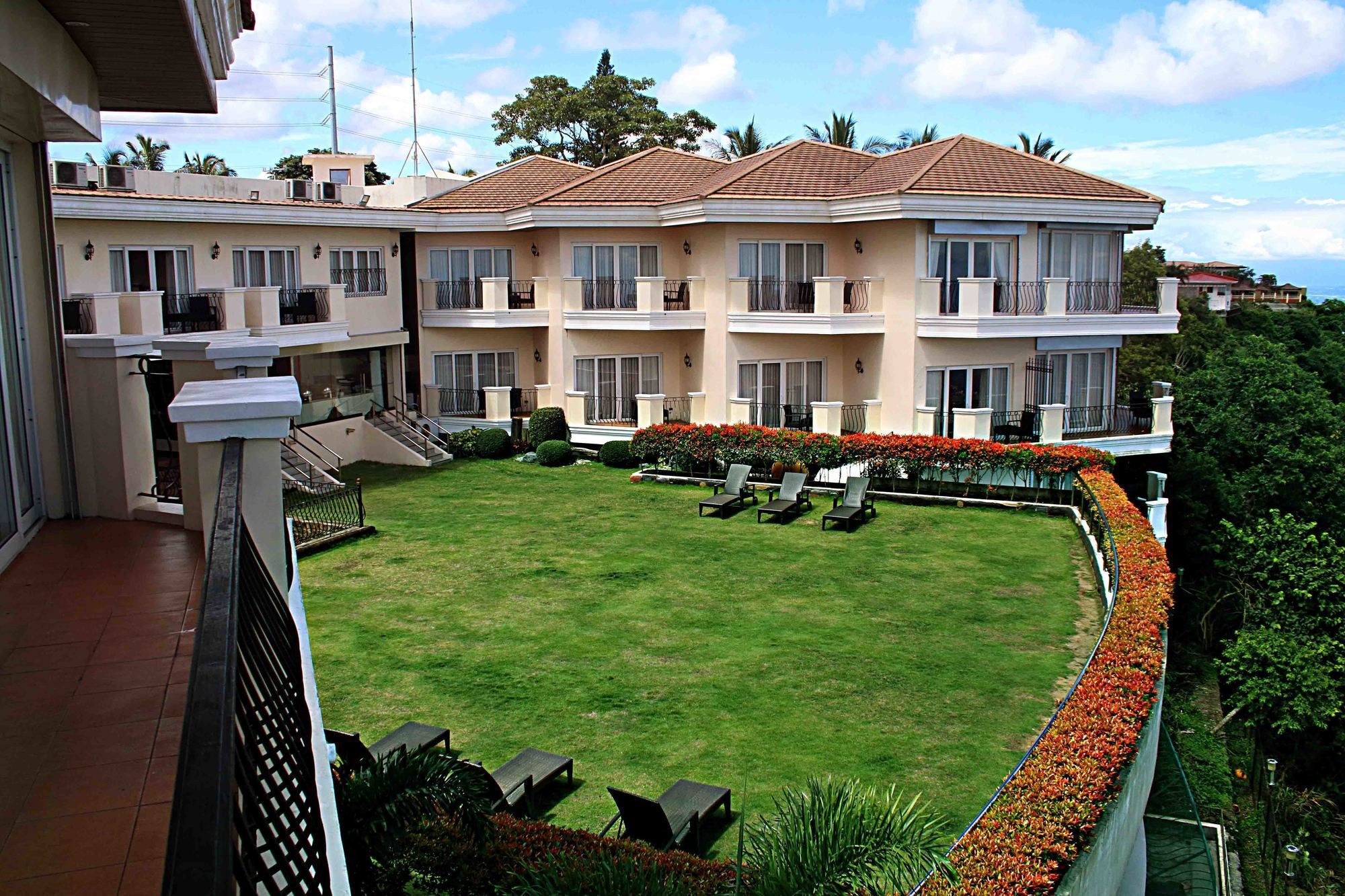 The Lake Hotel Tagaytay Tagaytay City Bagian luar foto