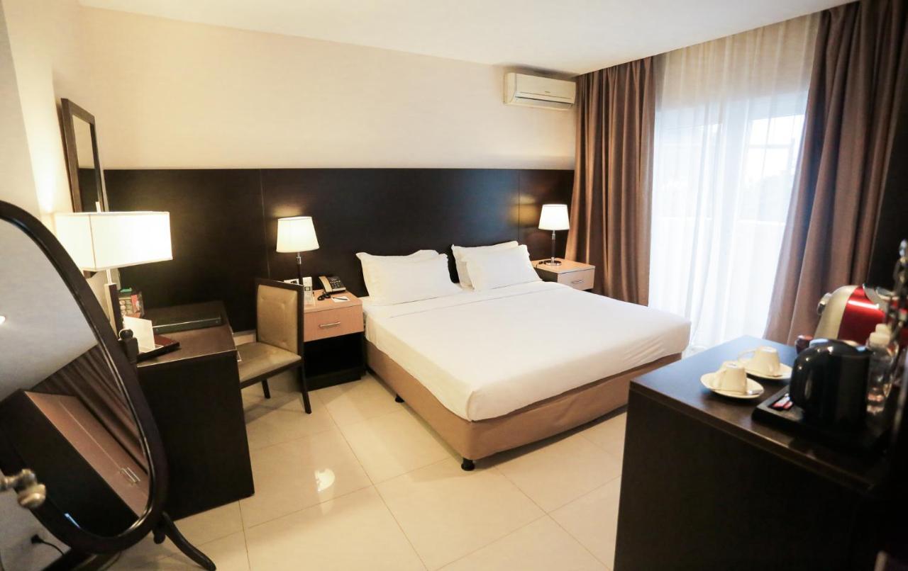The Lake Hotel Tagaytay Tagaytay City Bagian luar foto